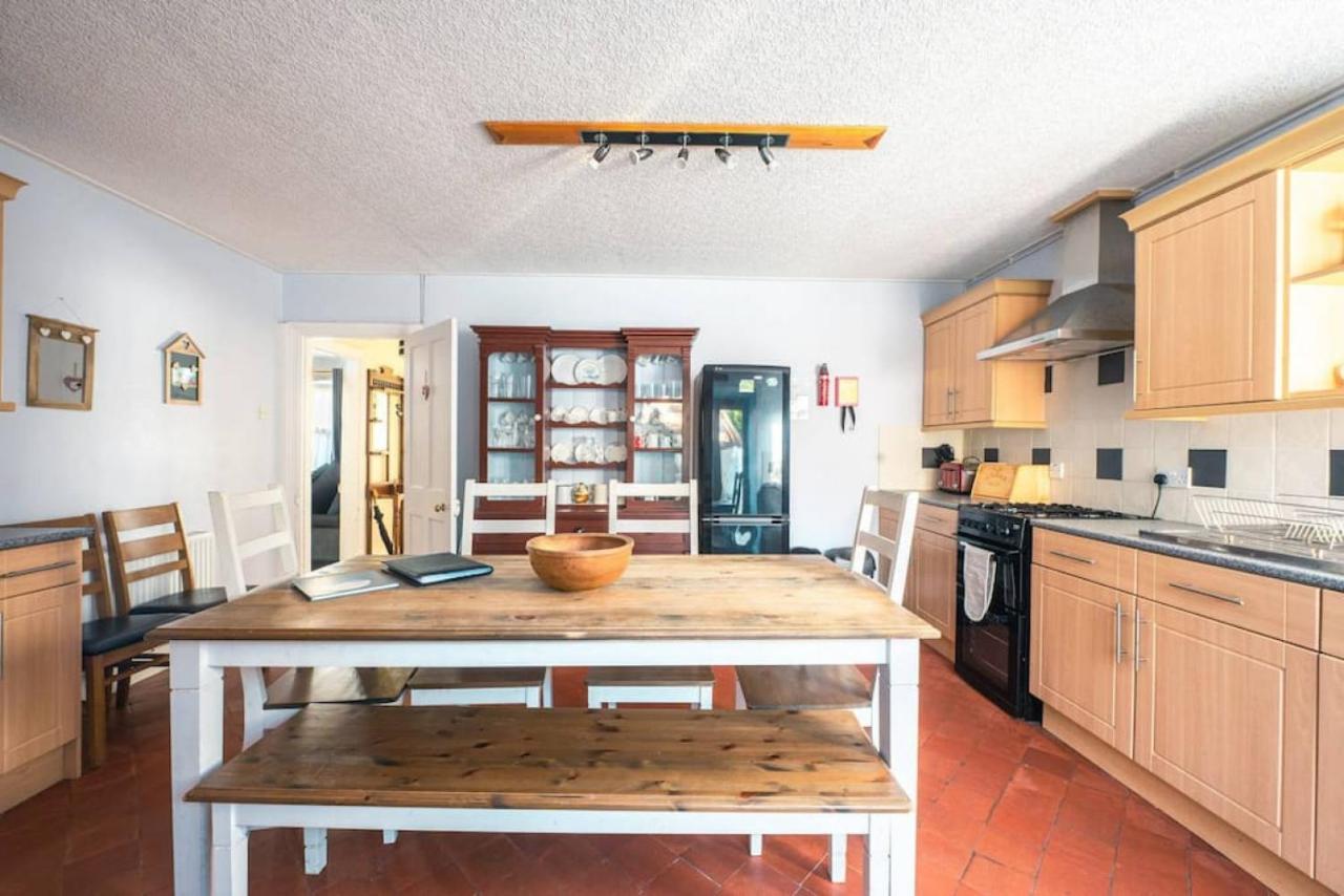 Cosy Welsh Cottage In St Davids Centre With Garden Extérieur photo