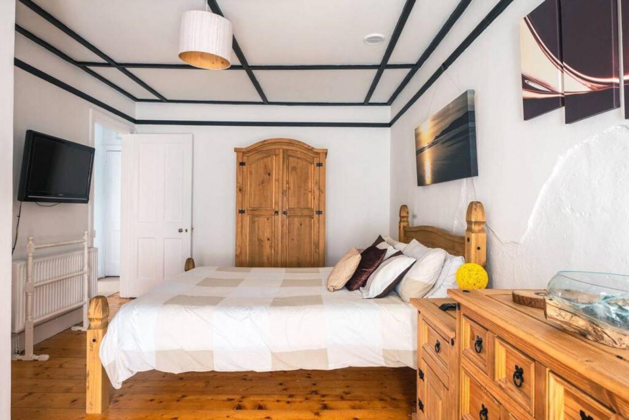 Cosy Welsh Cottage In St Davids Centre With Garden Extérieur photo