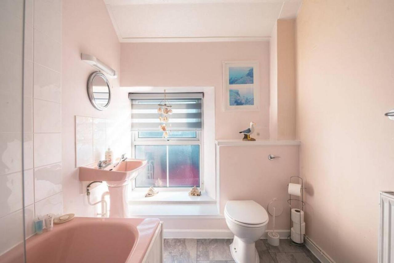 Cosy Welsh Cottage In St Davids Centre With Garden Extérieur photo