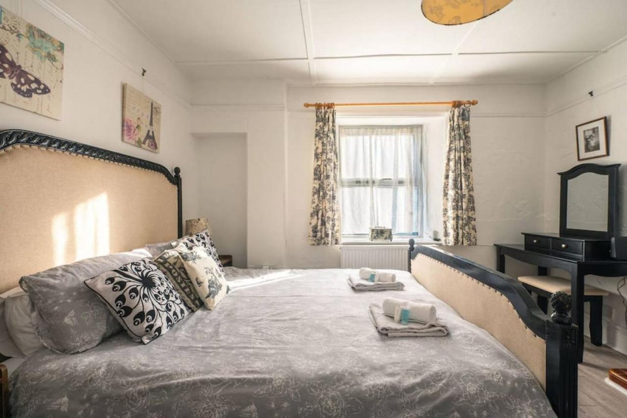Cosy Welsh Cottage In St Davids Centre With Garden Extérieur photo
