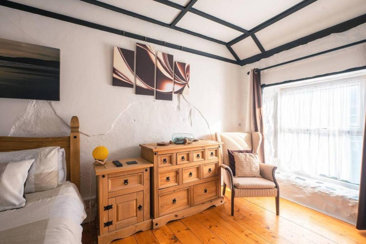 Cosy Welsh Cottage In St Davids Centre With Garden Extérieur photo