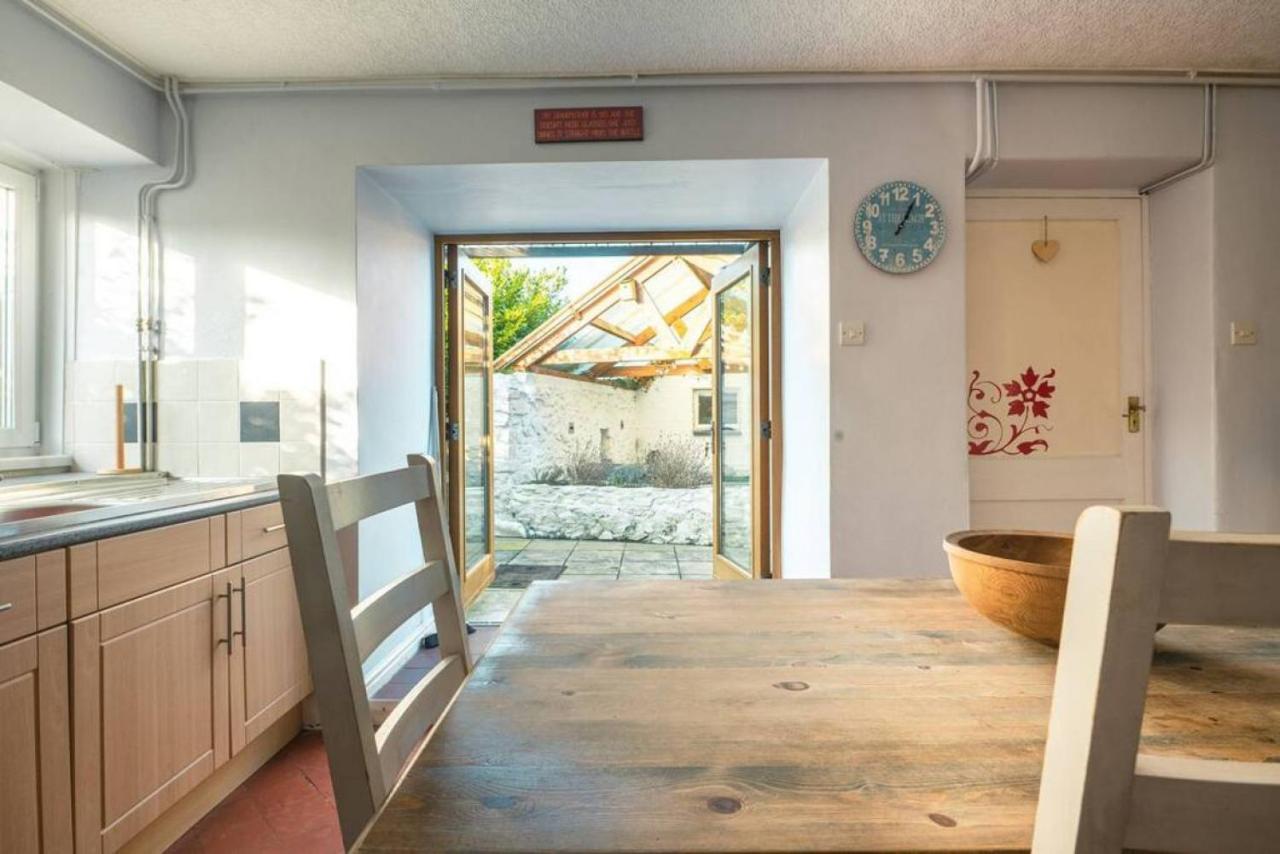 Cosy Welsh Cottage In St Davids Centre With Garden Extérieur photo