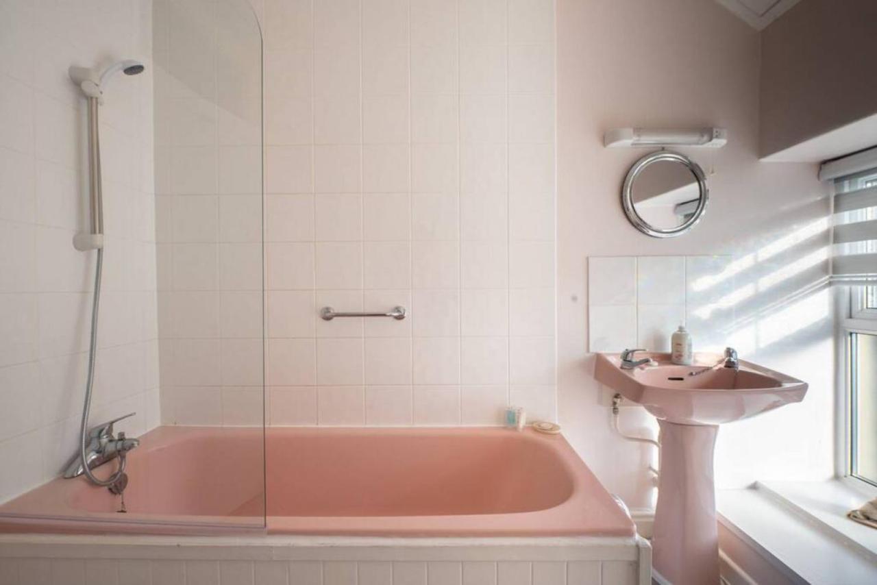 Cosy Welsh Cottage In St Davids Centre With Garden Extérieur photo